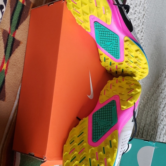 Nike Men's Air Zoom Terra Kiger 5. Box not included - Picture 6 of 6